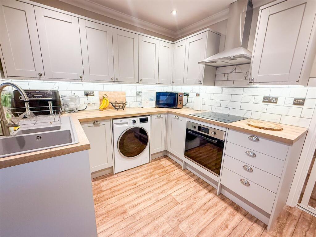 ALTERNATE VIEW OF KITCHEN