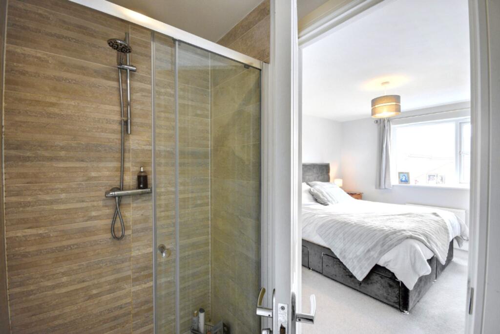 En-suite (Bedroom 1)