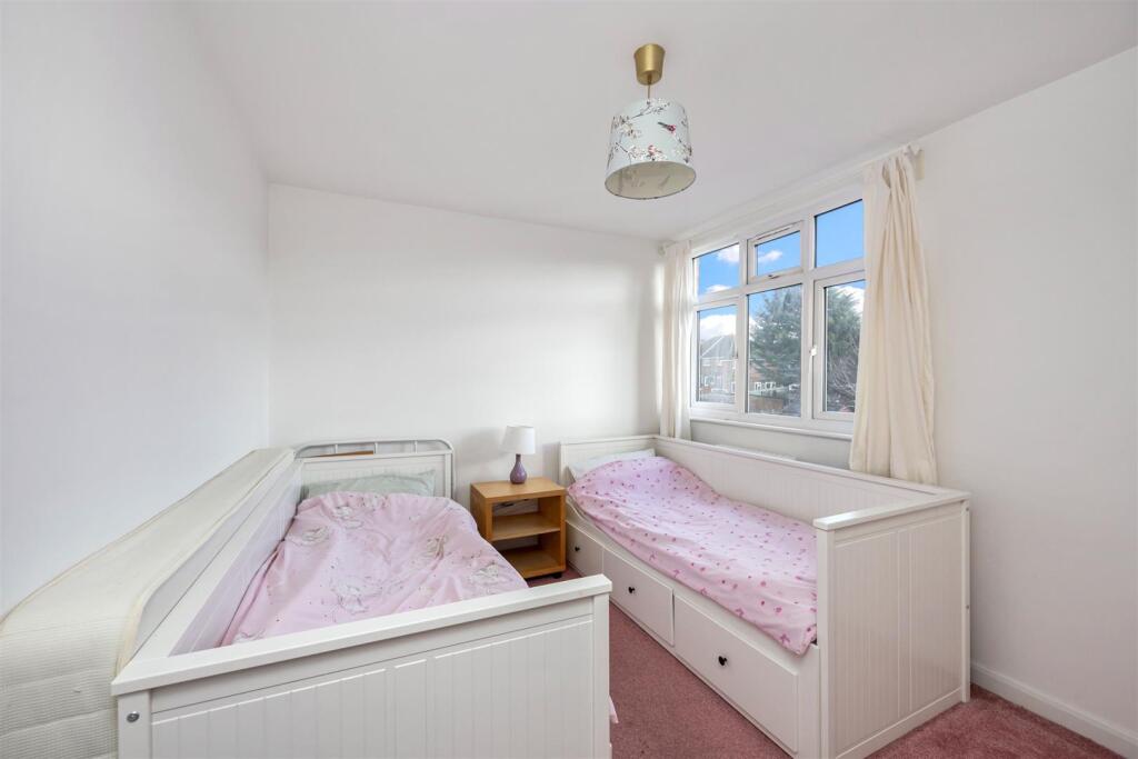 Hangleton Road 131 TWIN BEDROOM.jpeg