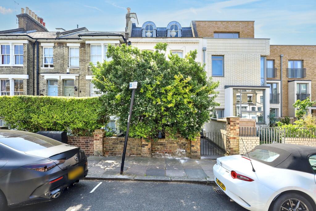 19 Sparsholt Road, Finsbury Park, London N19 4EL