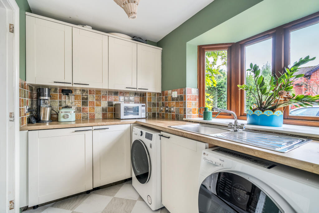 1373454-8-69023cf03fbe6-ARW-1