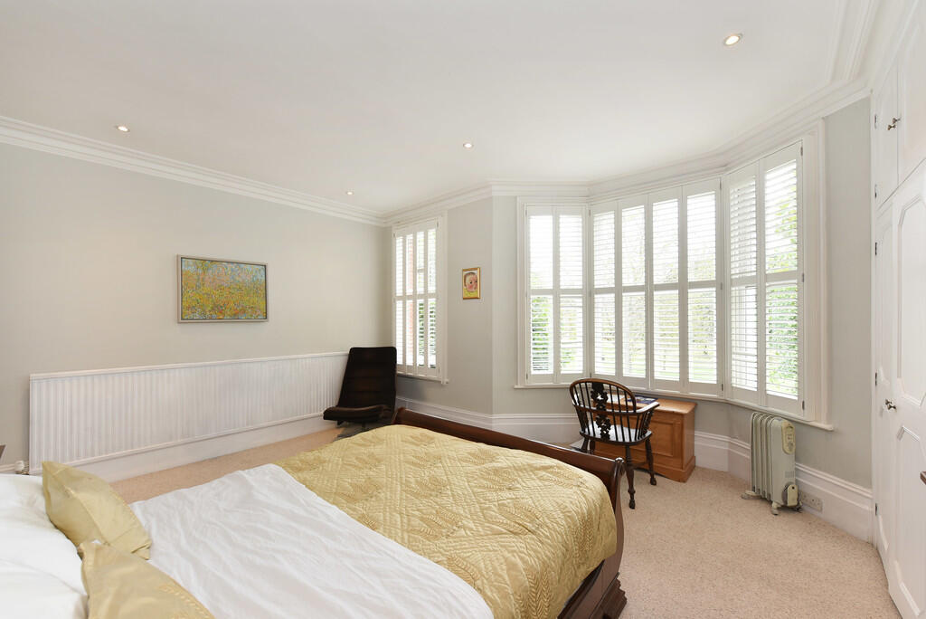 22 Meynell Cresce...