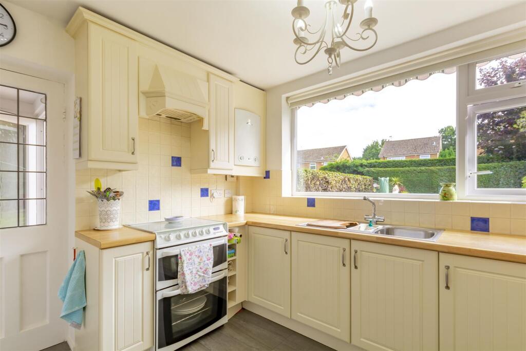 Kitchen (5)-HDR copy.jpg