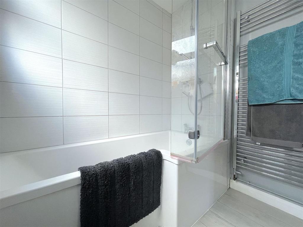 Family Bathroom (3).jpeg