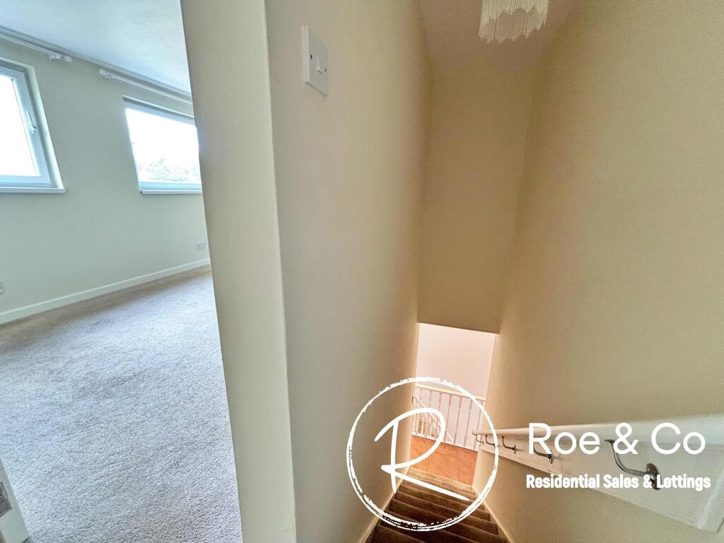 Top floor bedroom &amp; staircase