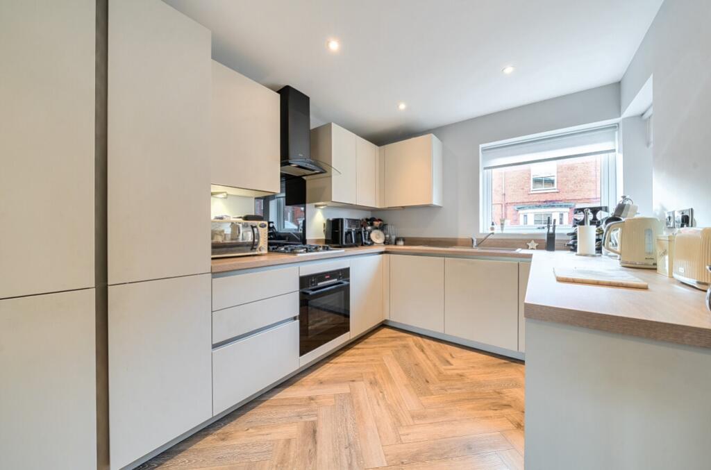 1373993-21-6908eeb26bfbc