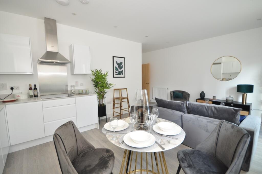 lOUNGE 2 SHOWFLAT