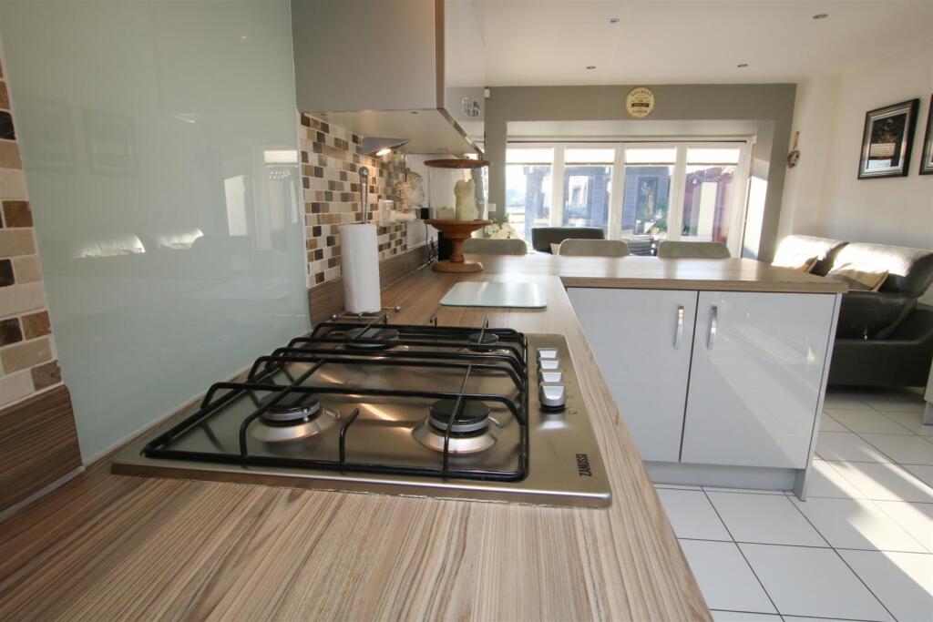 OPEN PLAN LIVING DINING KITCHEN