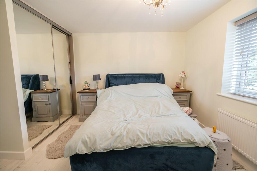 Bedroom 1 (2)