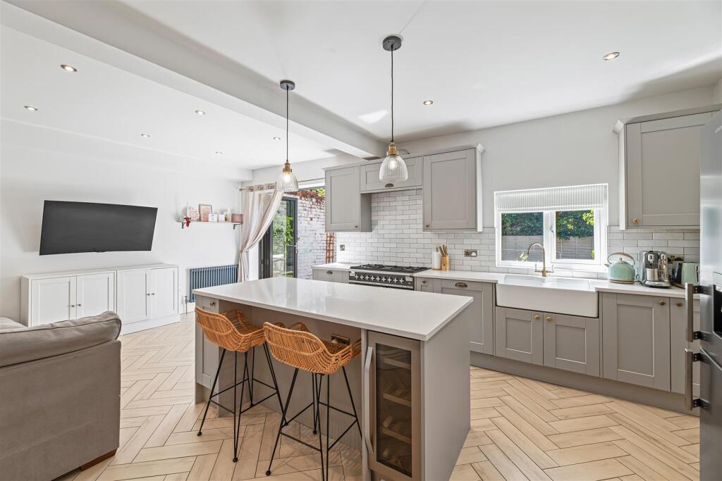 Kitchen/Dining Family Room