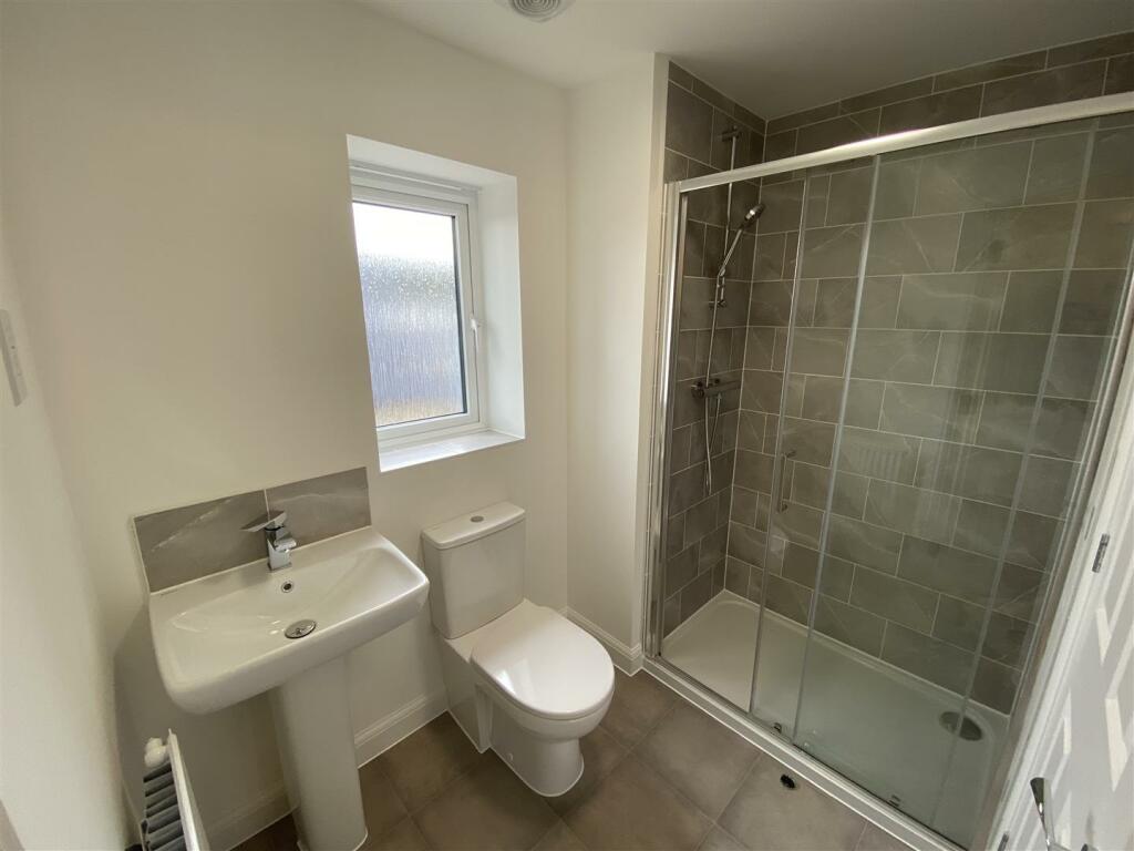 En Suite Shower Room 2nd Floor