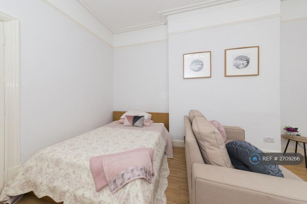 Lounge / Bedroom