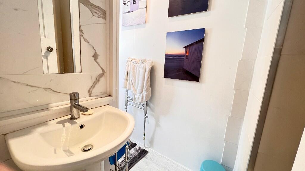 Bath/shower/w.c.