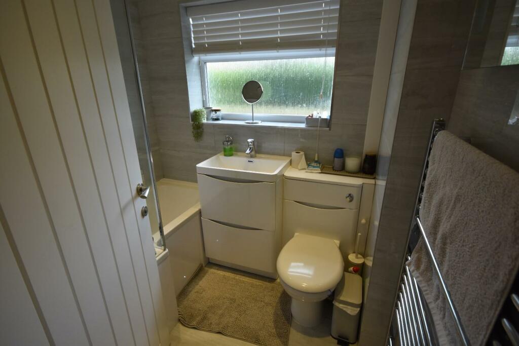 BATHROOM SUITE