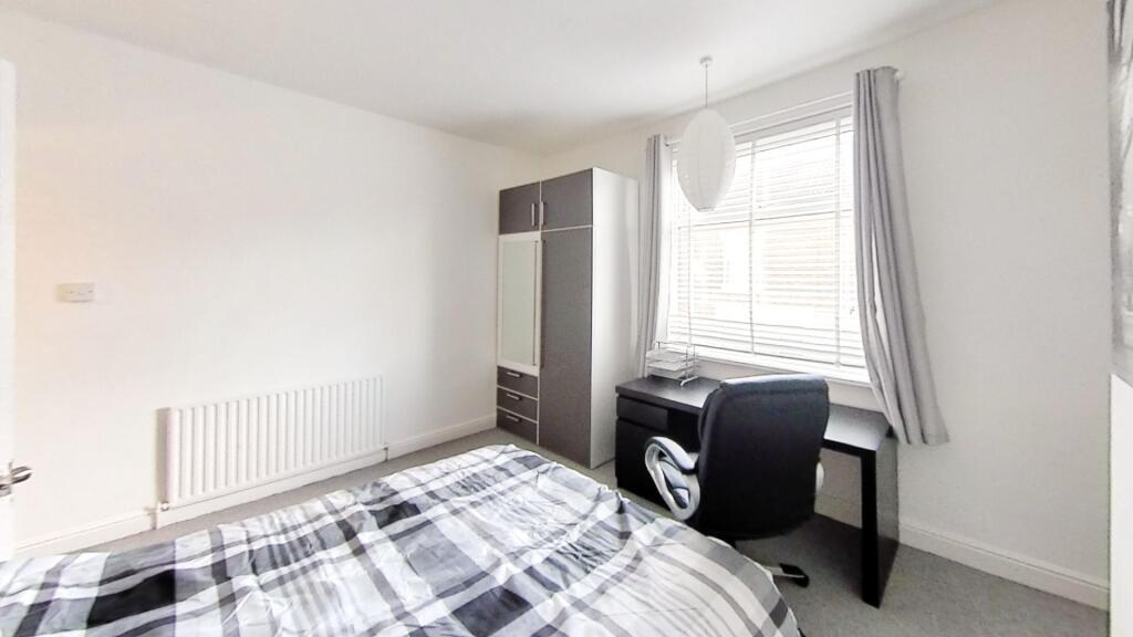 25-Burns-Street-Bedroom.jpg