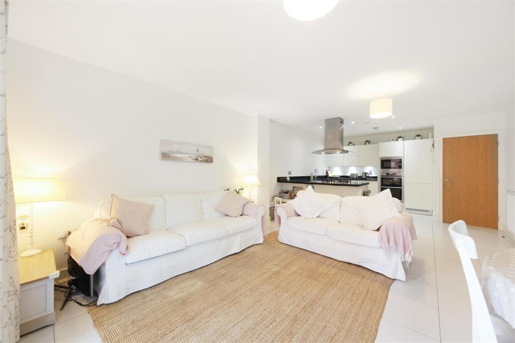 10 Phelps Lane - W8Jx2KtAIhIaCpULEHSG.jpg