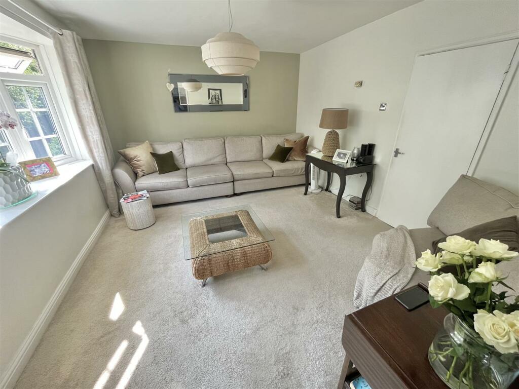 Lounge Aspect 2.jpg