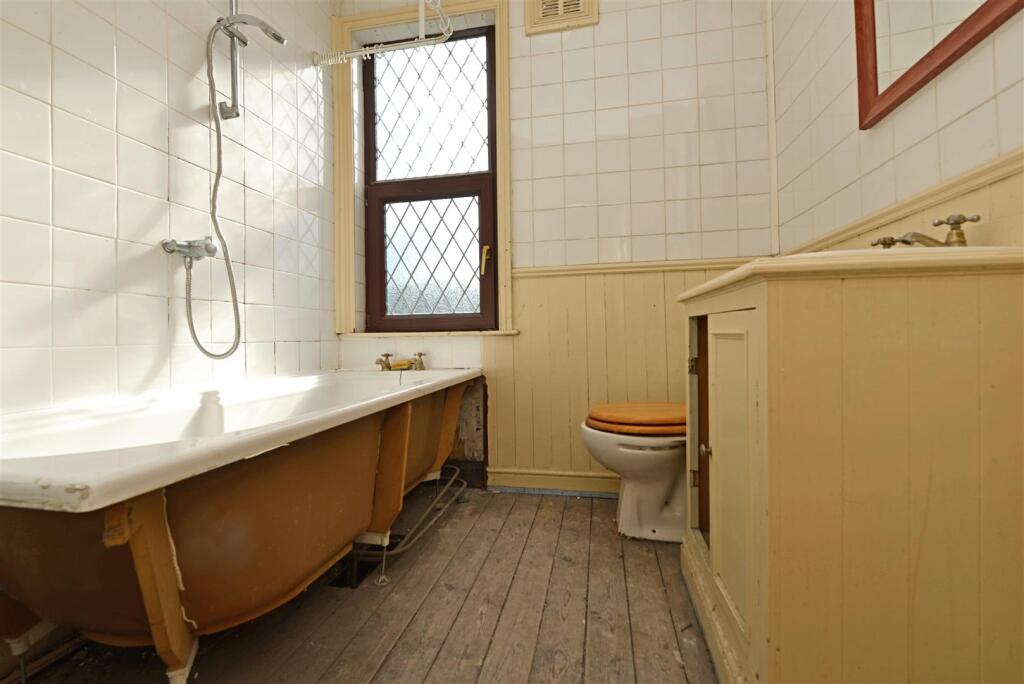 Bathroom / WC: