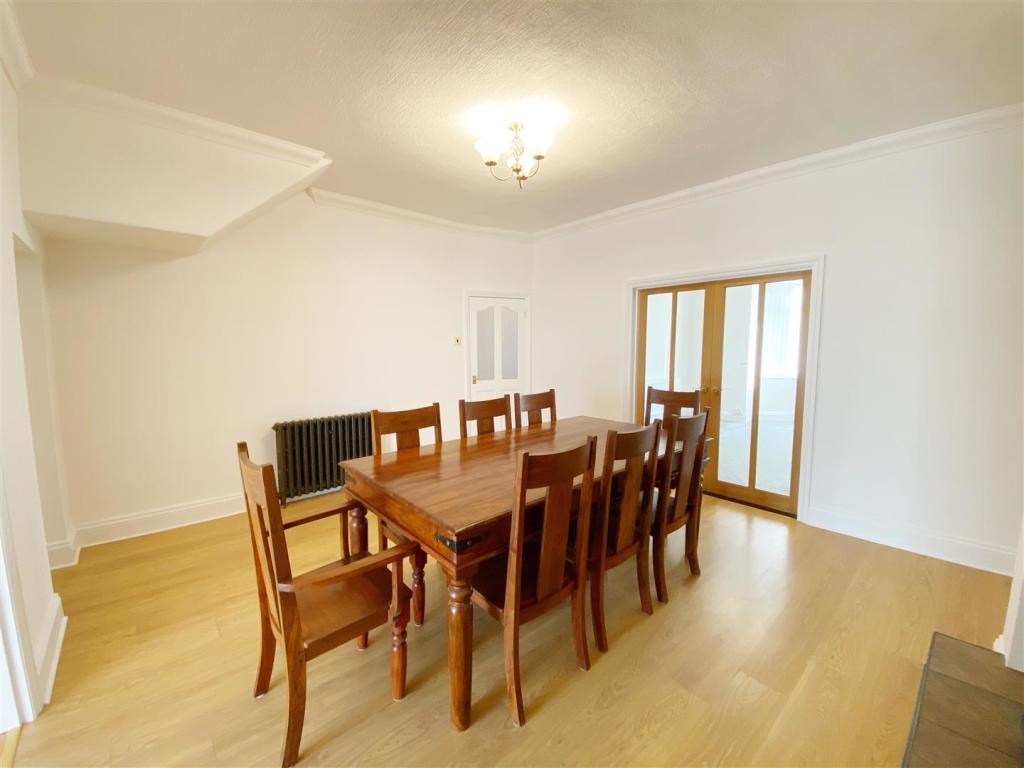 Dining Room pic 3.jpg