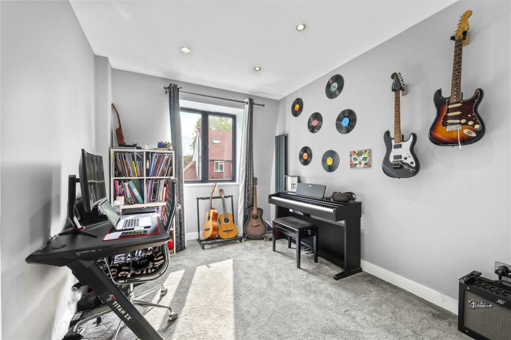 34 Holland Avenue,32.jpg