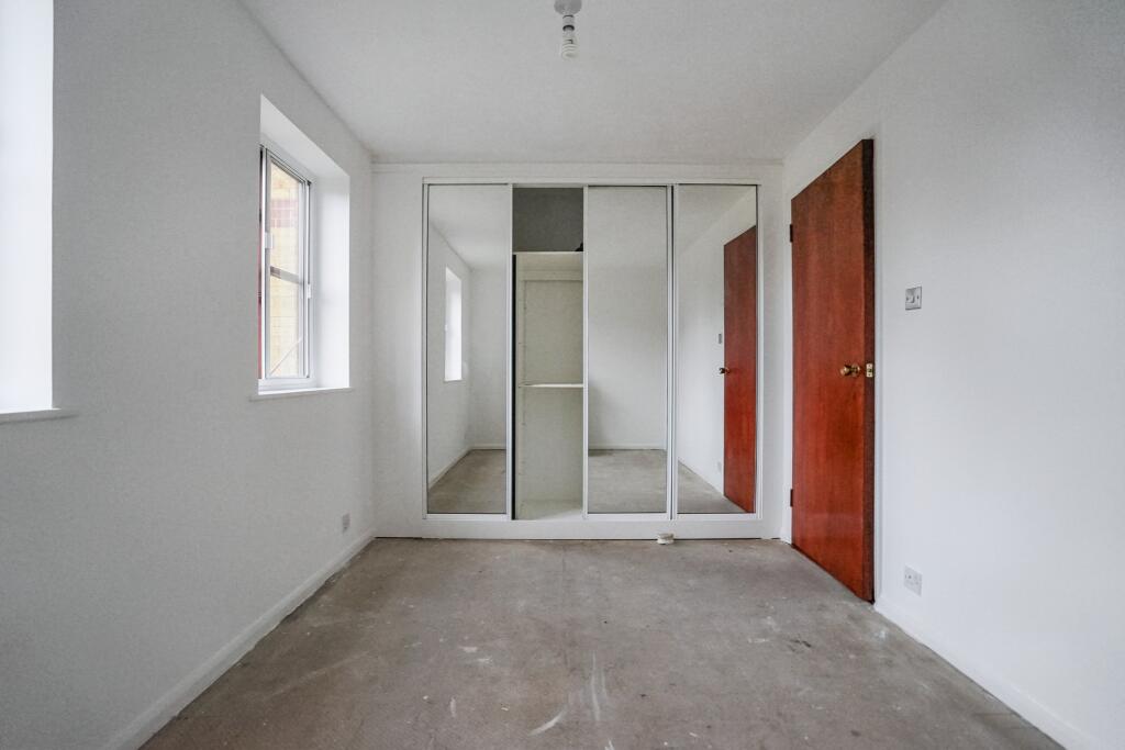 44 Summerhill Way, Mitcham CR4 2NJ