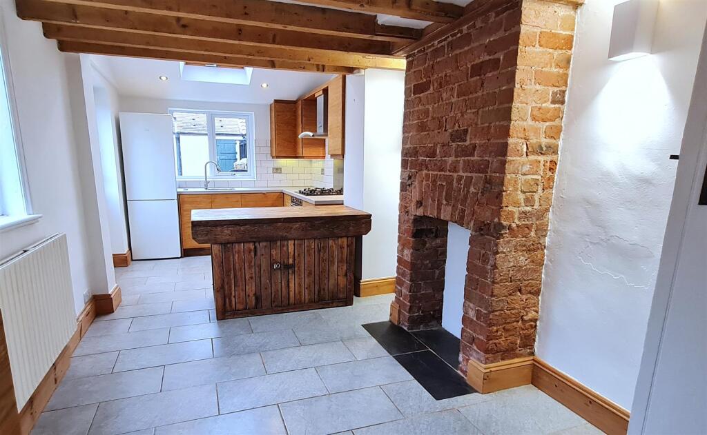 Kitchen &amp; Dining