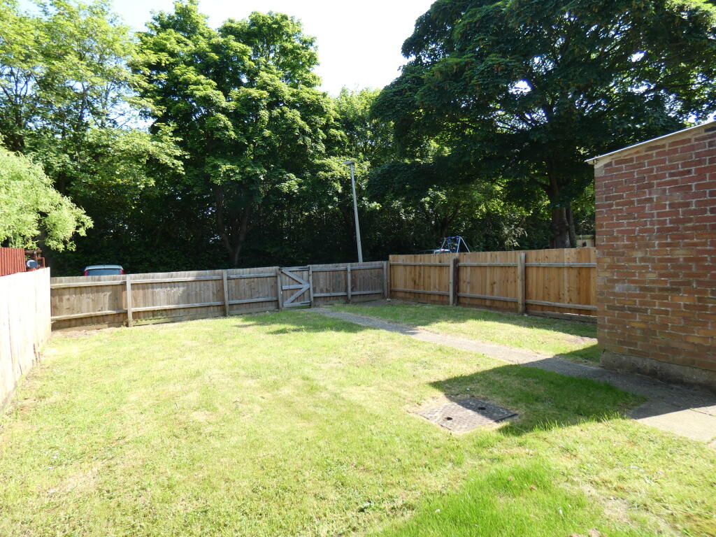 Pic 9 Garden.JPG