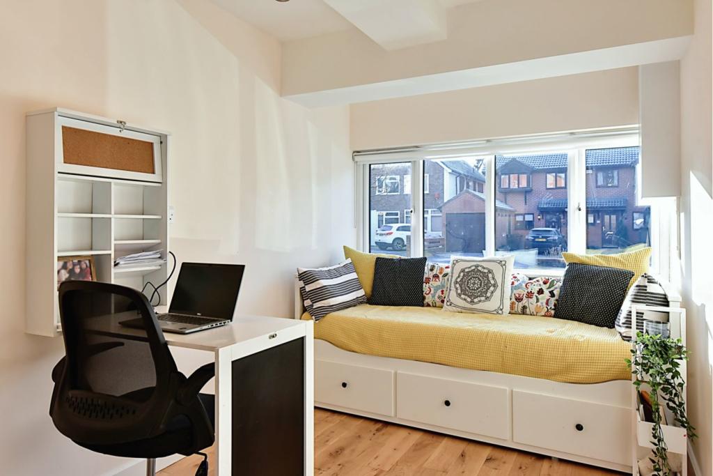 Reception/Bedroom