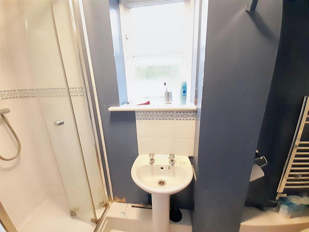 Ground-floor shower room