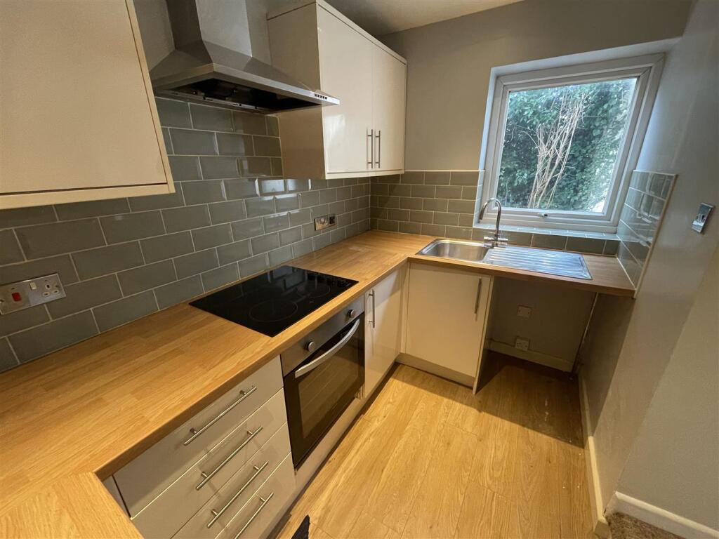 Kitchen 2.JPG