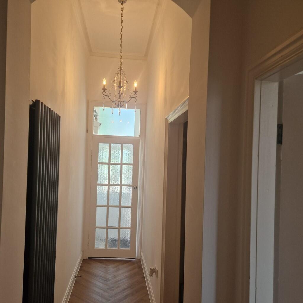 Additional photo ...