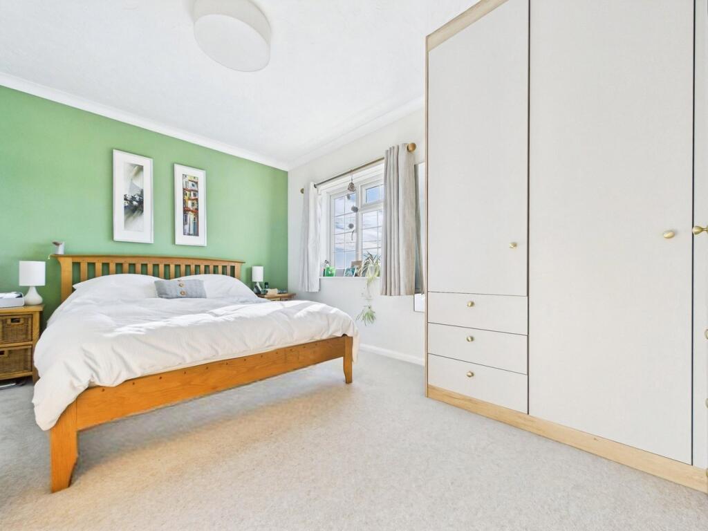 Denzil Avenue, Netley Abbey, Southampton, SO31