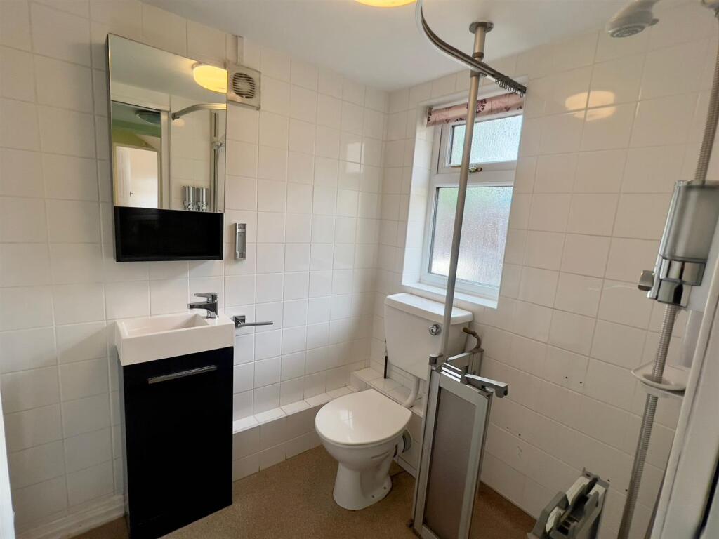 DOWNSTAIRS BATHROOM.jpg