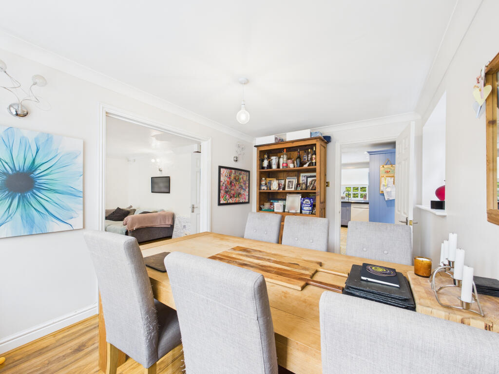 CAM01354G0-PR0601-STILL016