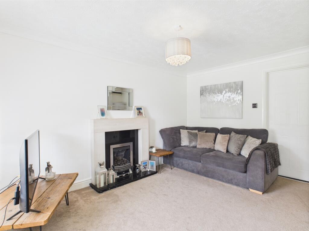 CAM03729G0-PR0037-STILL004