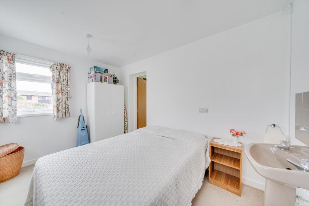7 - bedroom.jpg