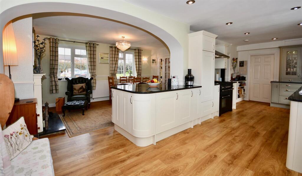 Refitted kitchen/dining