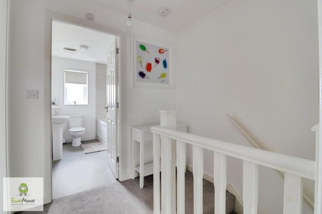 Landing - EweMove Cannock