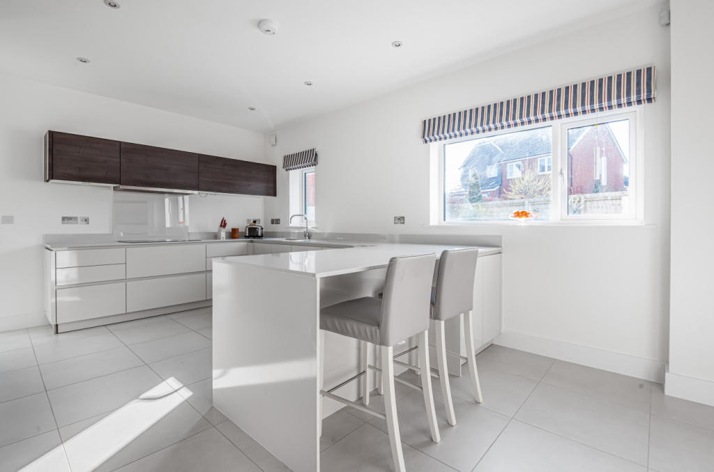 Kitchen/B'fast Room