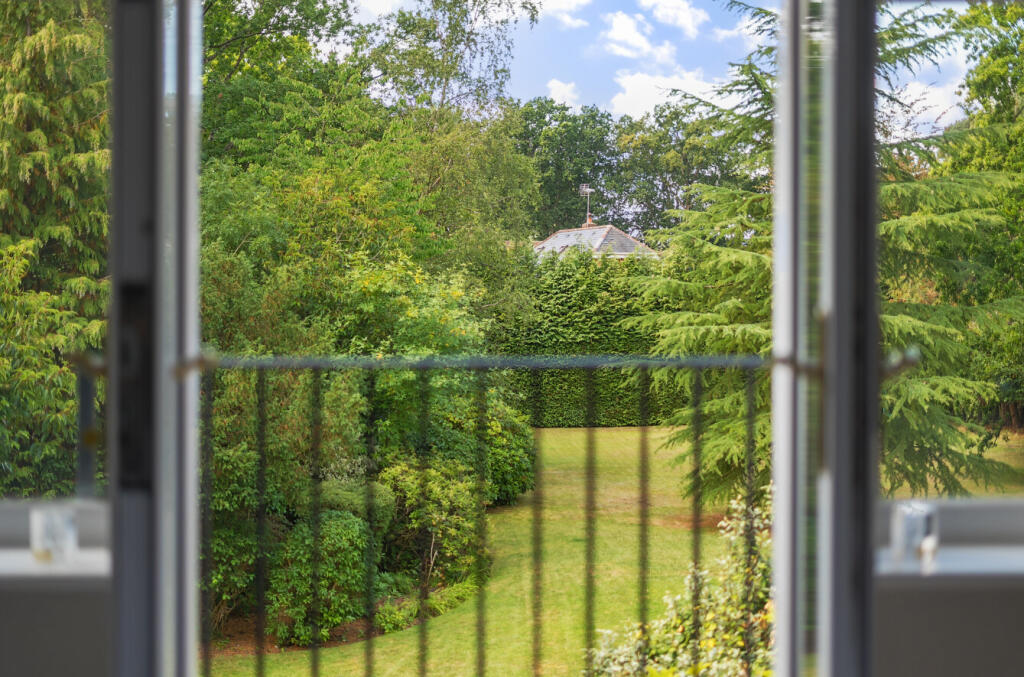 1335478-28-689601...