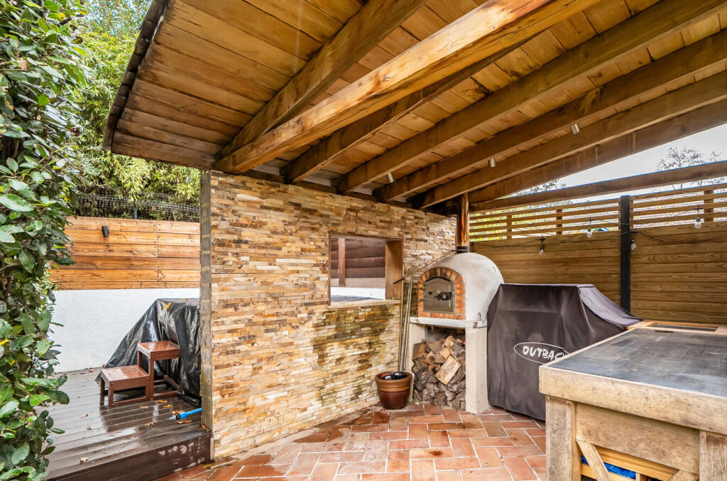 1-693225bc90bd4-1...