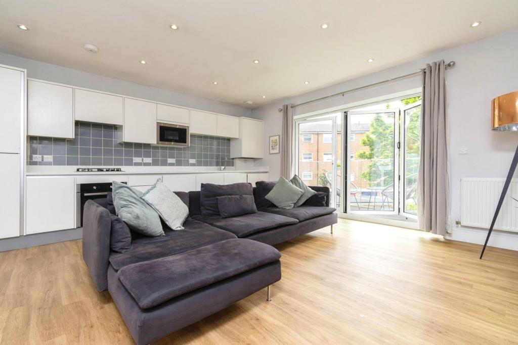 Lounge / Kitchen