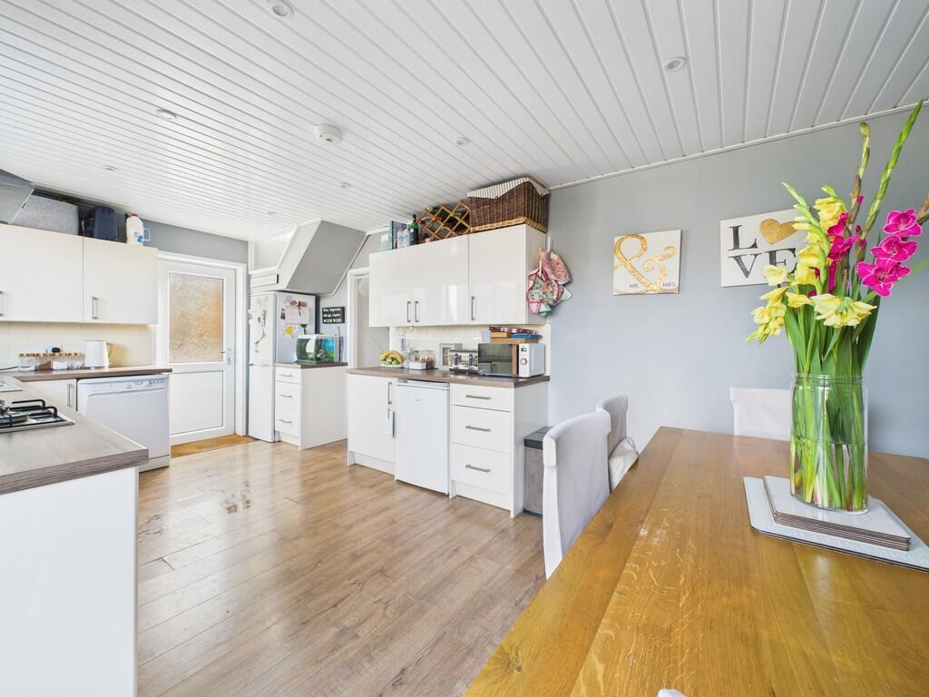 CAM02089G0-PR0575...