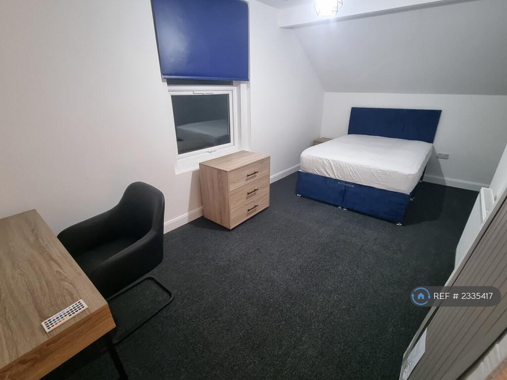 Main Room Available Top Floor