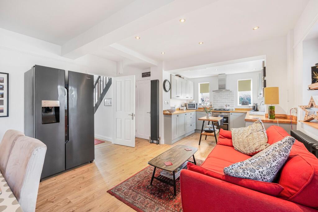 Kitchen/ Dining Room