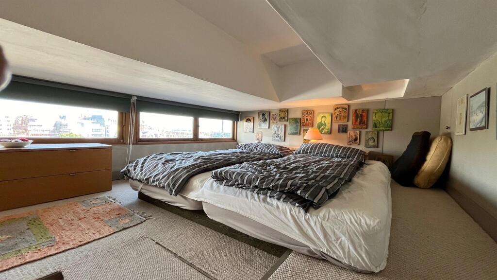 12,33RGbedroom3.jpg
