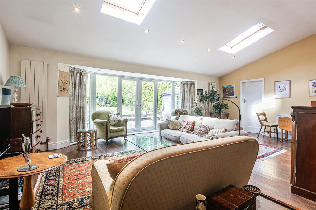 Extended sitting room area