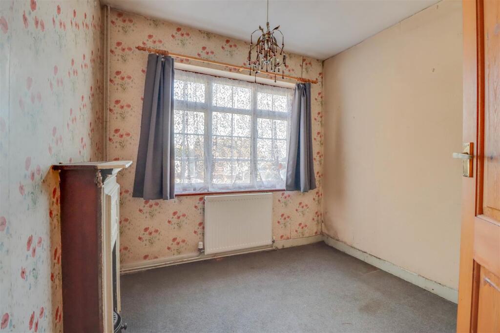 28 LEASWAY INSIDE-9.jpg