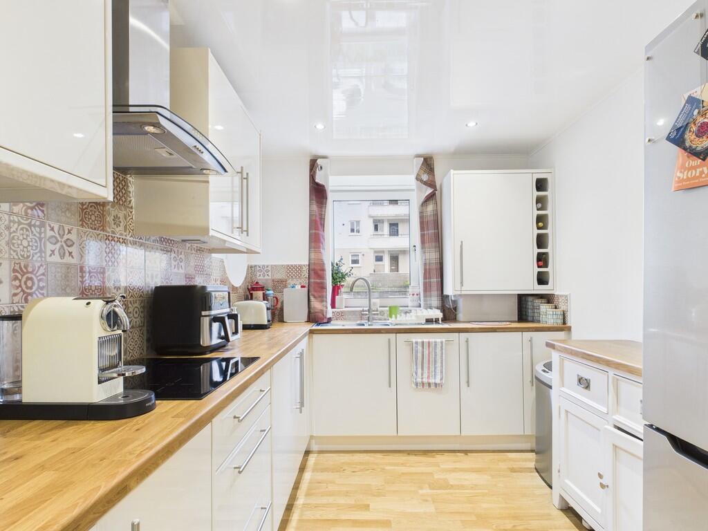 CAM05526G0-PR0054...