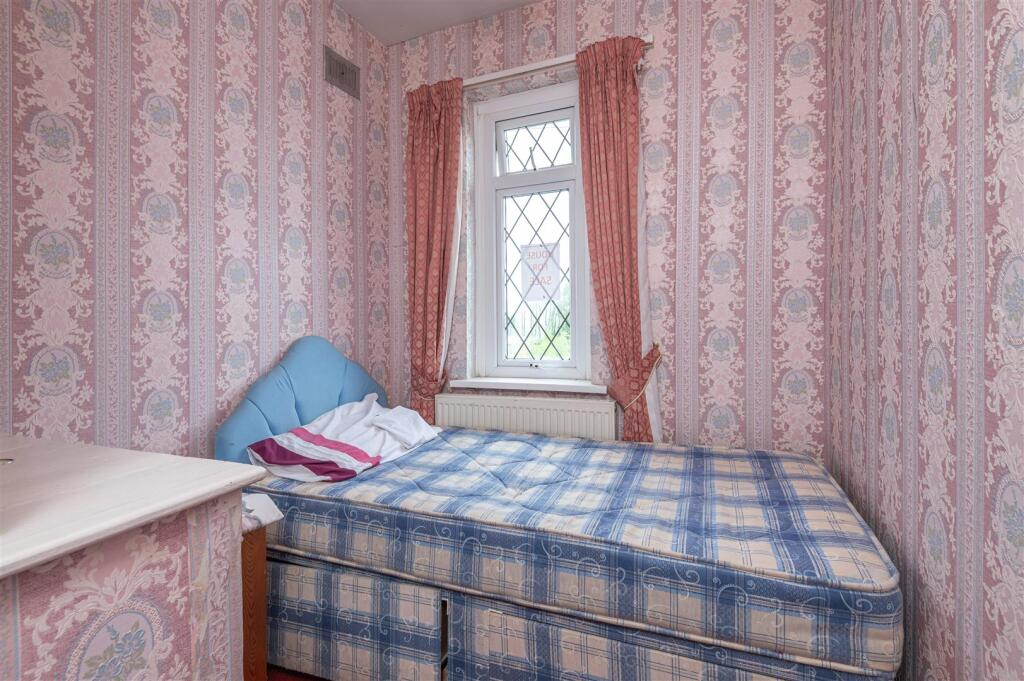 8 Mavis Road Bedroom .jpg
